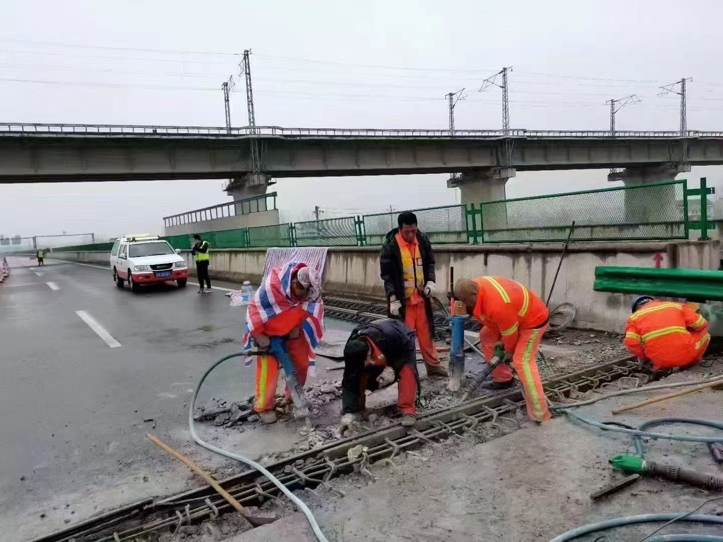 双滦桥梁伸缩缝抢修料
